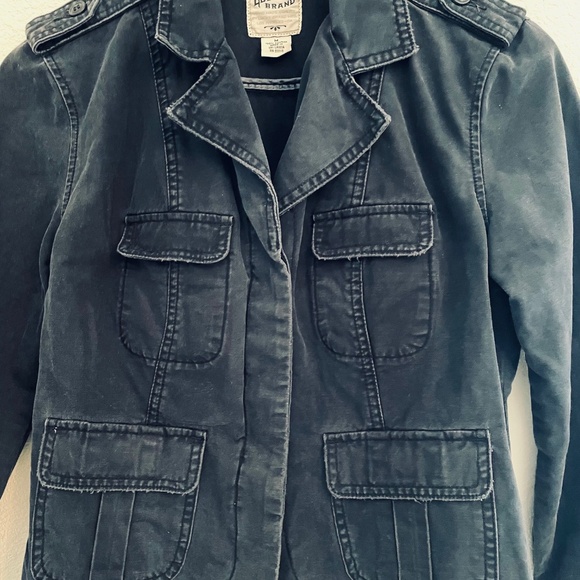 LUCKY BRAND Lightweight/Distressed Navy Cropped Jacket with Epaulets. - Picture 2 of 7